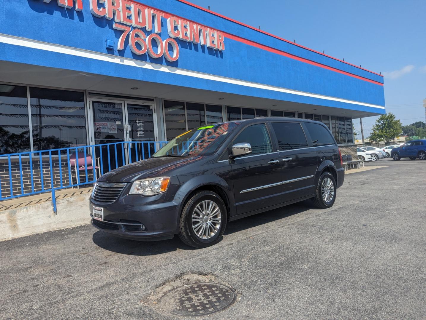 2013 GRAY Chrysler Town and Country Touring-L (2C4RC1CG8DR) with an 3.6L V6 DOHC 24V engine, 6-Speed Automatic transmission, located at 7600 S Western Ave., Chicago, IL, 60620, (773) 918-3980, 0.000000, 0.000000 - Photo#1