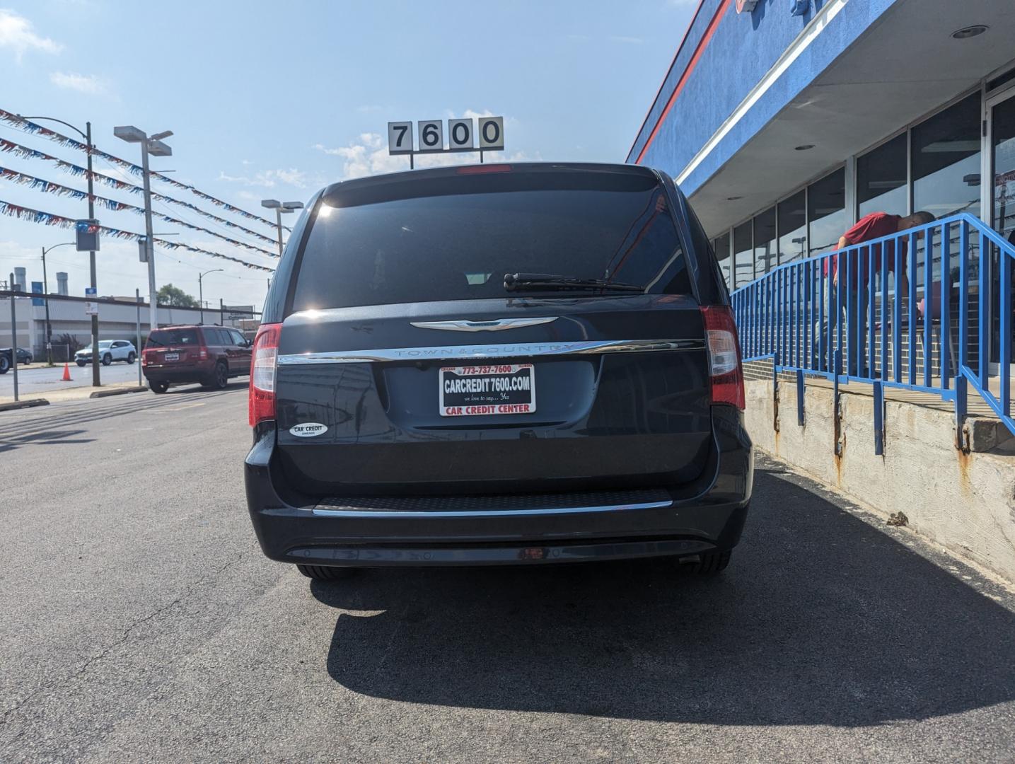 2013 GRAY Chrysler Town and Country Touring-L (2C4RC1CG8DR) with an 3.6L V6 DOHC 24V engine, 6-Speed Automatic transmission, located at 7600 S Western Ave., Chicago, IL, 60620, (773) 918-3980, 0.000000, 0.000000 - Photo#3