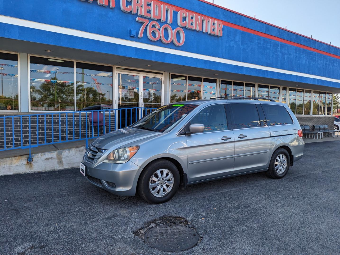 2008 SILVER Honda Odyssey EX (5FNRL38468B) with an 3.5L V6 SOHC 24V engine, 5-Speed Automatic Overdrive transmission, located at 7600 S Western Ave., Chicago, IL, 60620, (773) 918-3980, 0.000000, 0.000000 - Photo#1