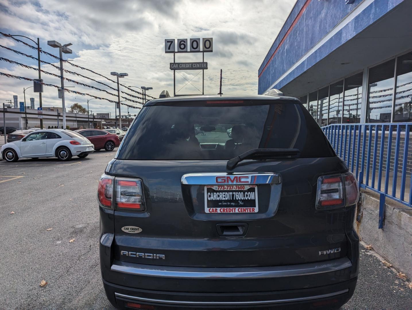 2014 GRAY GMC Acadia SLT-1 AWD (1GKKVRKD7EJ) with an 3.6L V6 DOHC 24V engine, 6-Speed Automatic transmission, located at 7600 S Western Ave., Chicago, IL, 60620, (773) 918-3980, 0.000000, 0.000000 - Photo#3