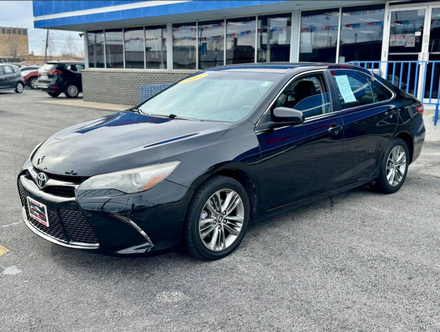 2016 BLACK Toyota Camry SE (4T1BF1FK0GU) with an 2.5L L4 DOHC 16V engine, 6-Speed Automatic transmission, located at 7600 S Western Ave., Chicago, IL, 60620, (773) 918-3980, 0.000000, 0.000000 - Photo#2