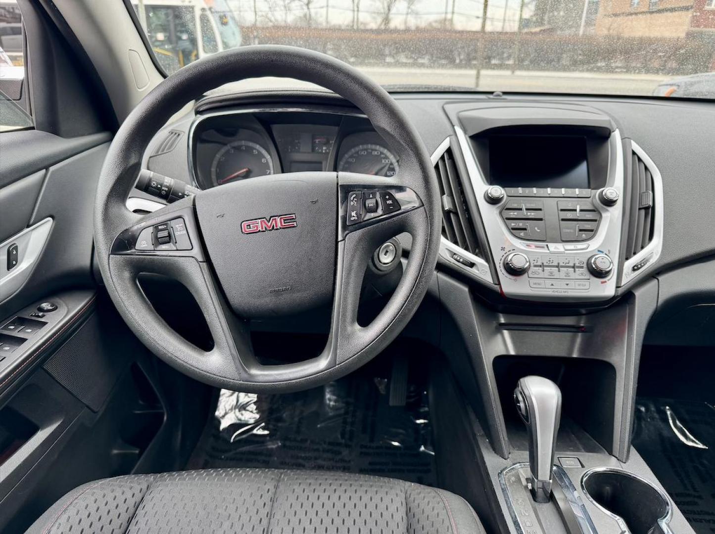 2015 SILVER GMC Terrain SLE1 FWD (2GKALMEK5F6) with an 2.4L L4 DOHC 16V FFV engine, 6-Speed Automatic transmission, located at 7600 S Western Ave., Chicago, IL, 60620, (773) 918-3980, 0.000000, 0.000000 - Photo#6