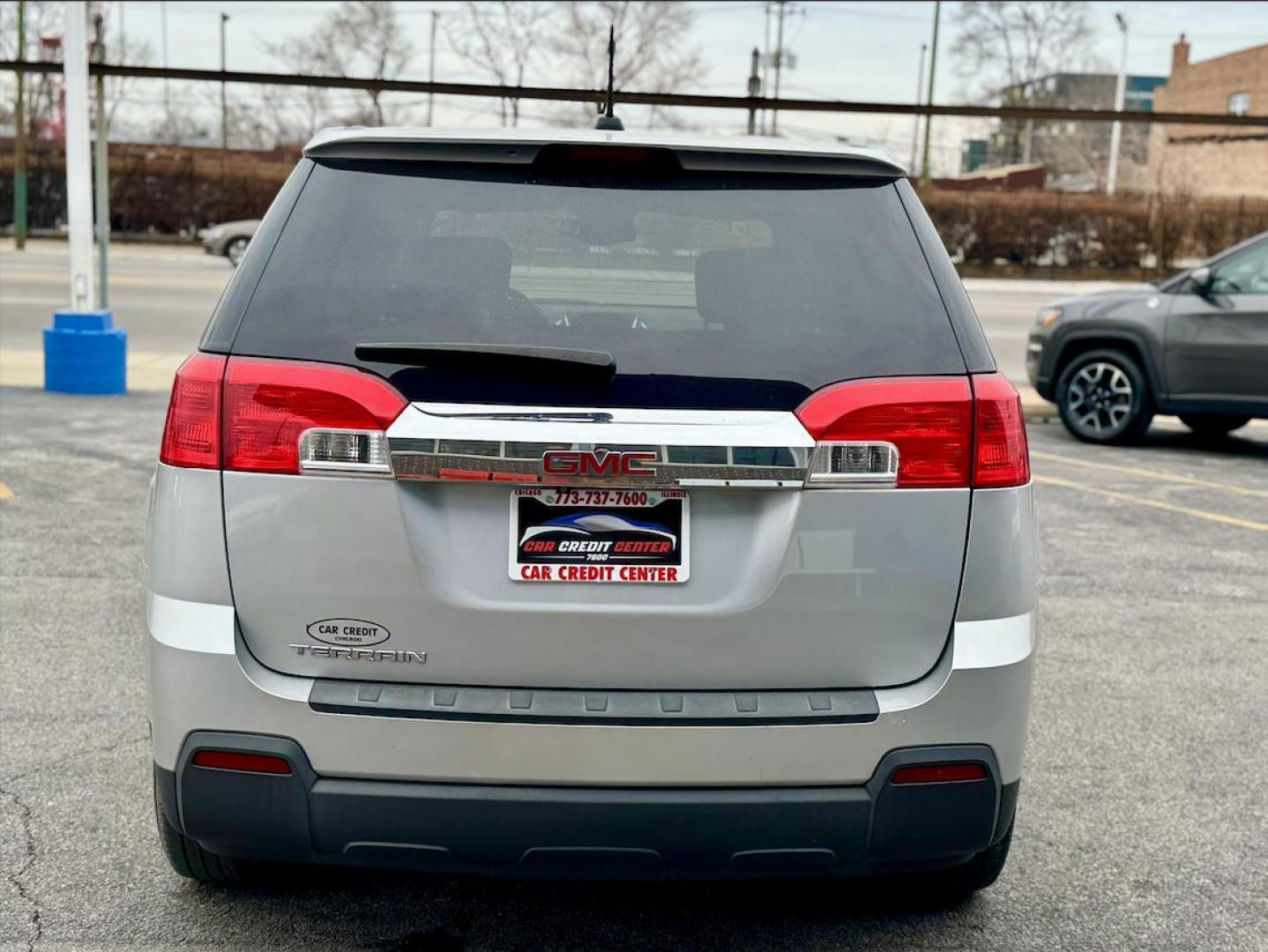 2015 SILVER GMC Terrain SLE1 FWD (2GKALMEK5F6) with an 2.4L L4 DOHC 16V FFV engine, 6-Speed Automatic transmission, located at 7600 S Western Ave., Chicago, IL, 60620, (773) 918-3980, 0.000000, 0.000000 - Photo#3