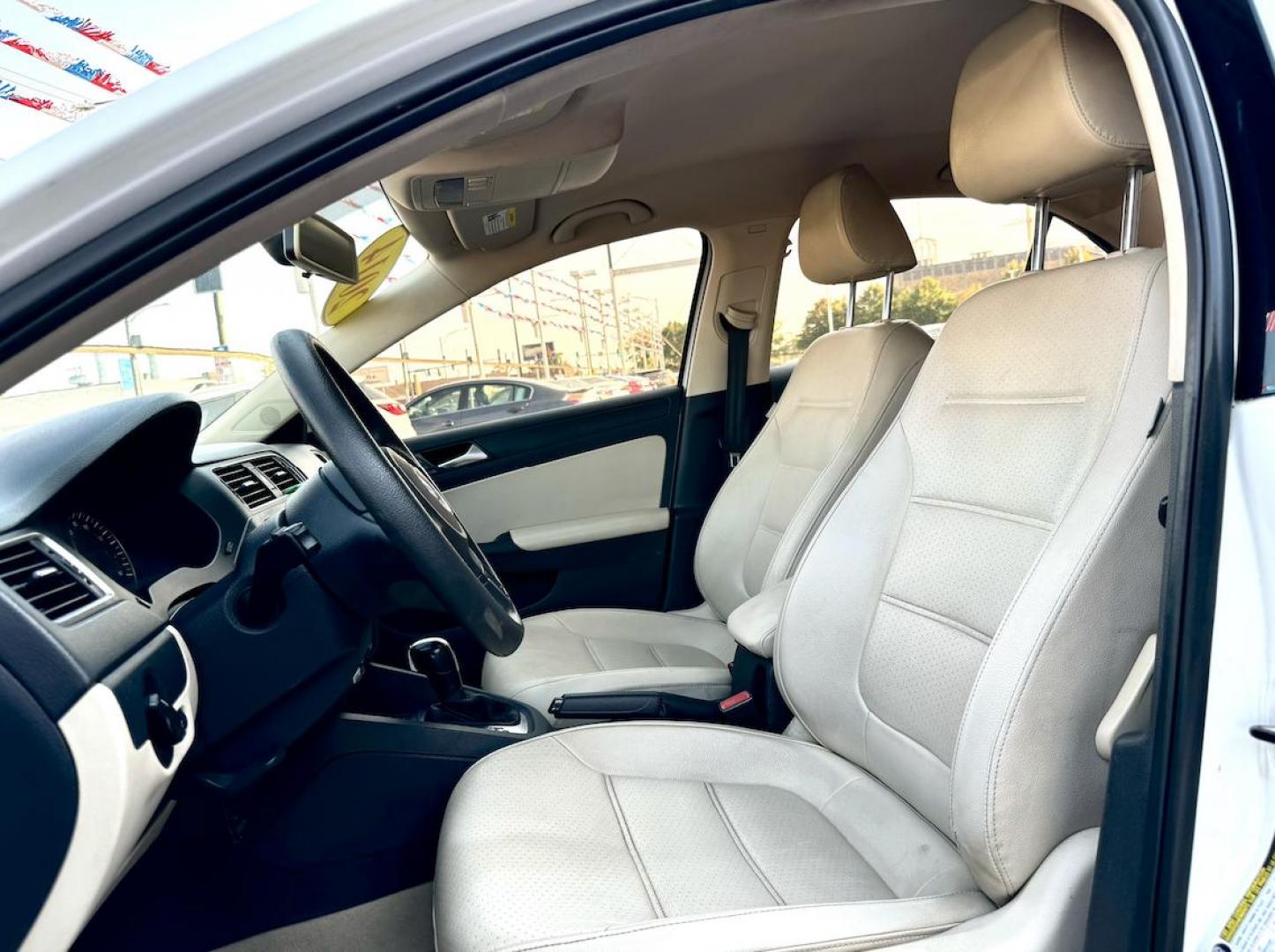 2014 WHITE Volkswagen Jetta SE (3VWD17AJ3EM) with an 1.8L L4 DOHC 20V engine, located at 7600 S Western Ave., Chicago, IL, 60620, (773) 918-3980, 0.000000, 0.000000 - Photo#9