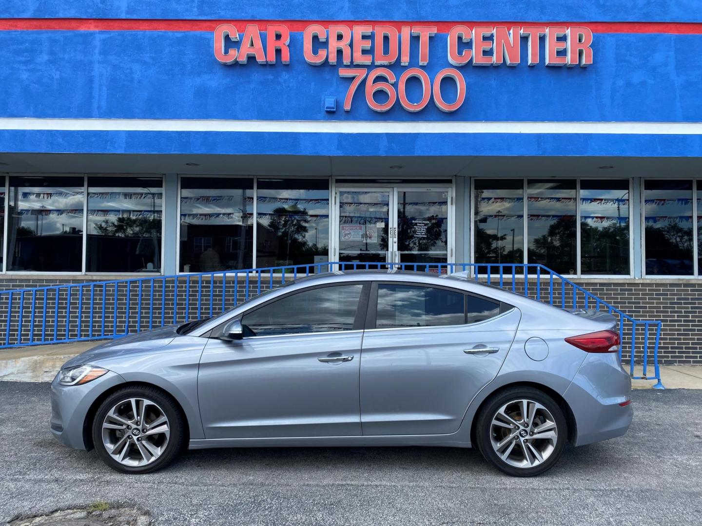 2017 GRAY Hyundai Elantra Limited (5NPD84LF4HH) with an 1.8L L4 DOHC 16V engine, 6A transmission, located at 7600 S Western Ave., Chicago, IL, 60620, (773) 918-3980, 0.000000, 0.000000 - Photo#0