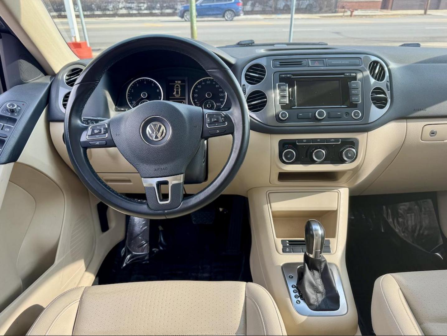 2012 GRAY Volkswagen Tiguan S (WVGAV7AX7CW) with an 2.0L L4 DOHC 16V TURBO engine, located at 7600 S Western Ave., Chicago, IL, 60620, (773) 918-3980, 0.000000, 0.000000 - Photo#6