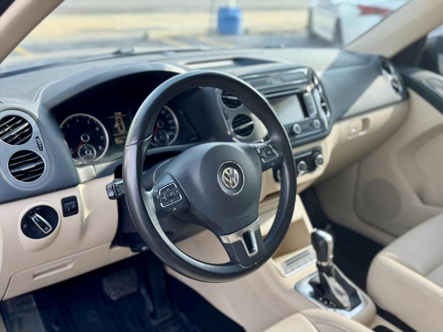 2012 GRAY Volkswagen Tiguan S (WVGAV7AX7CW) with an 2.0L L4 DOHC 16V TURBO engine, located at 7600 S Western Ave., Chicago, IL, 60620, (773) 918-3980, 0.000000, 0.000000 - Photo#5