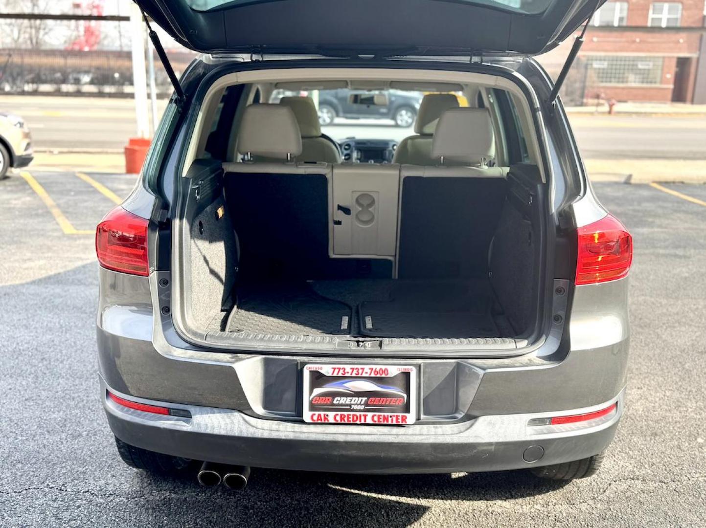 2012 GRAY Volkswagen Tiguan S (WVGAV7AX7CW) with an 2.0L L4 DOHC 16V TURBO engine, located at 7600 S Western Ave., Chicago, IL, 60620, (773) 918-3980, 0.000000, 0.000000 - Photo#4