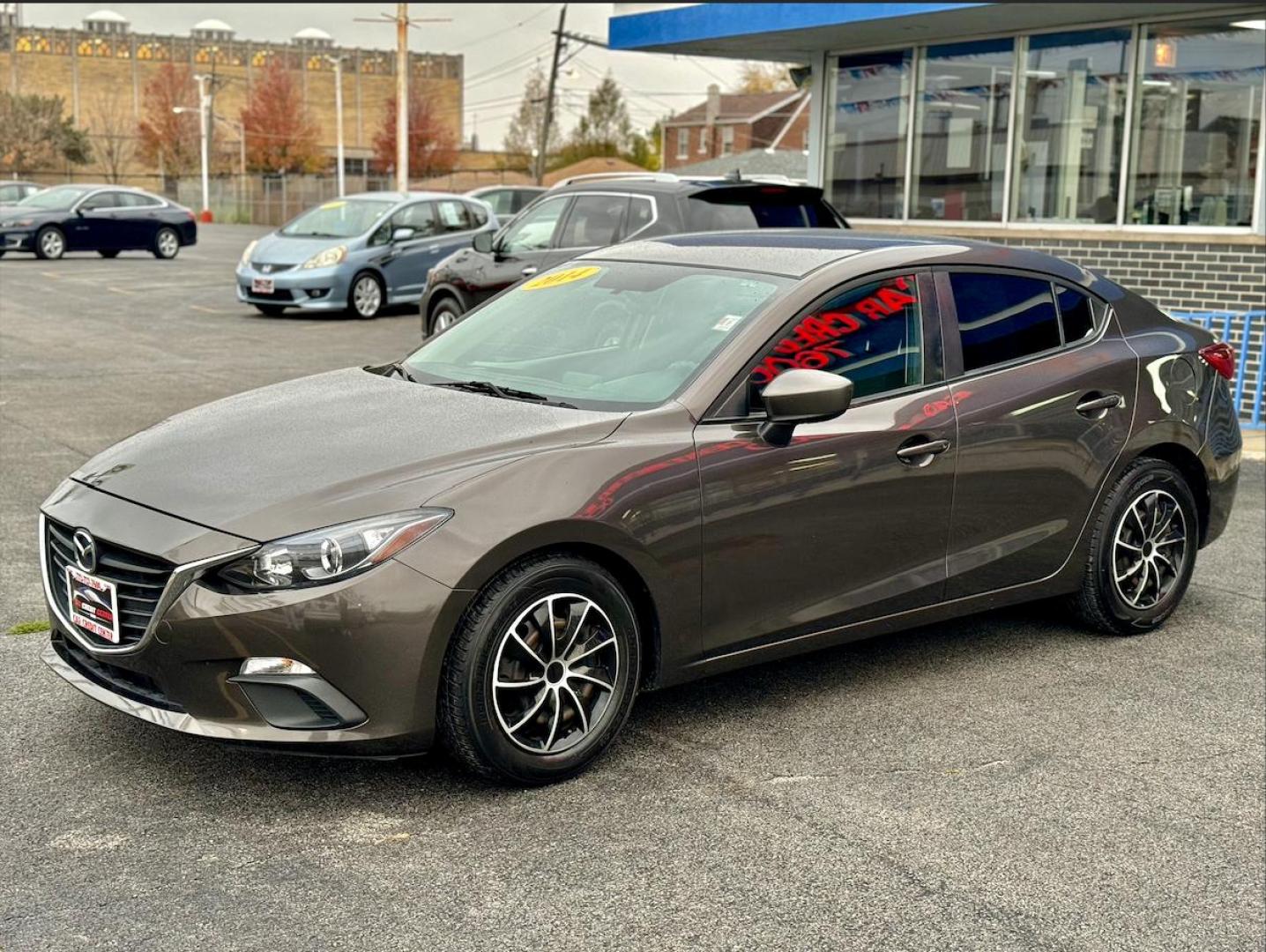 2014 GRAY Mazda MAZDA3 i Sport AT 4-Door (3MZBM1U71EM) with an 2.0L L4 DOHC 16V engine, 6-Speed Automatic transmission, located at 7600 S Western Ave., Chicago, IL, 60620, (773) 918-3980, 0.000000, 0.000000 - Photo#2