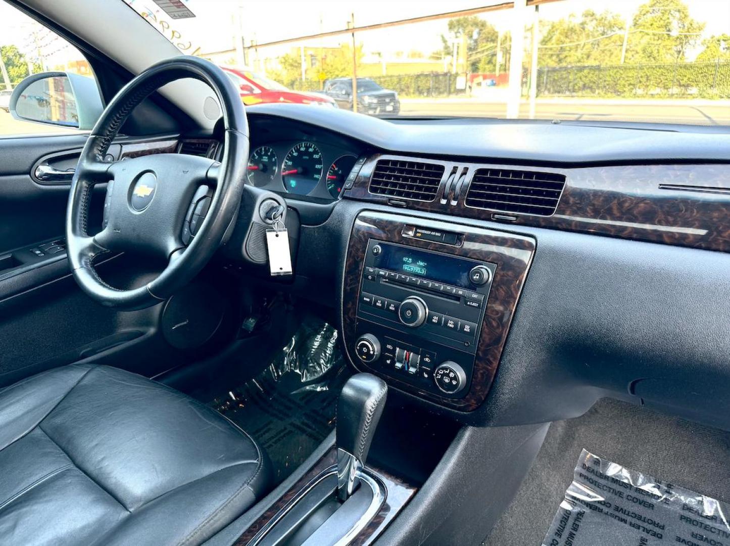 2013 SILVER Chevrolet Impala LTZ (2G1WC5E34D1) with an 3.6L V6 DOHC 16V FFV engine, 6-Speed Automatic transmission, located at 7600 S Western Ave., Chicago, IL, 60620, (773) 918-3980, 0.000000, 0.000000 - Photo#7