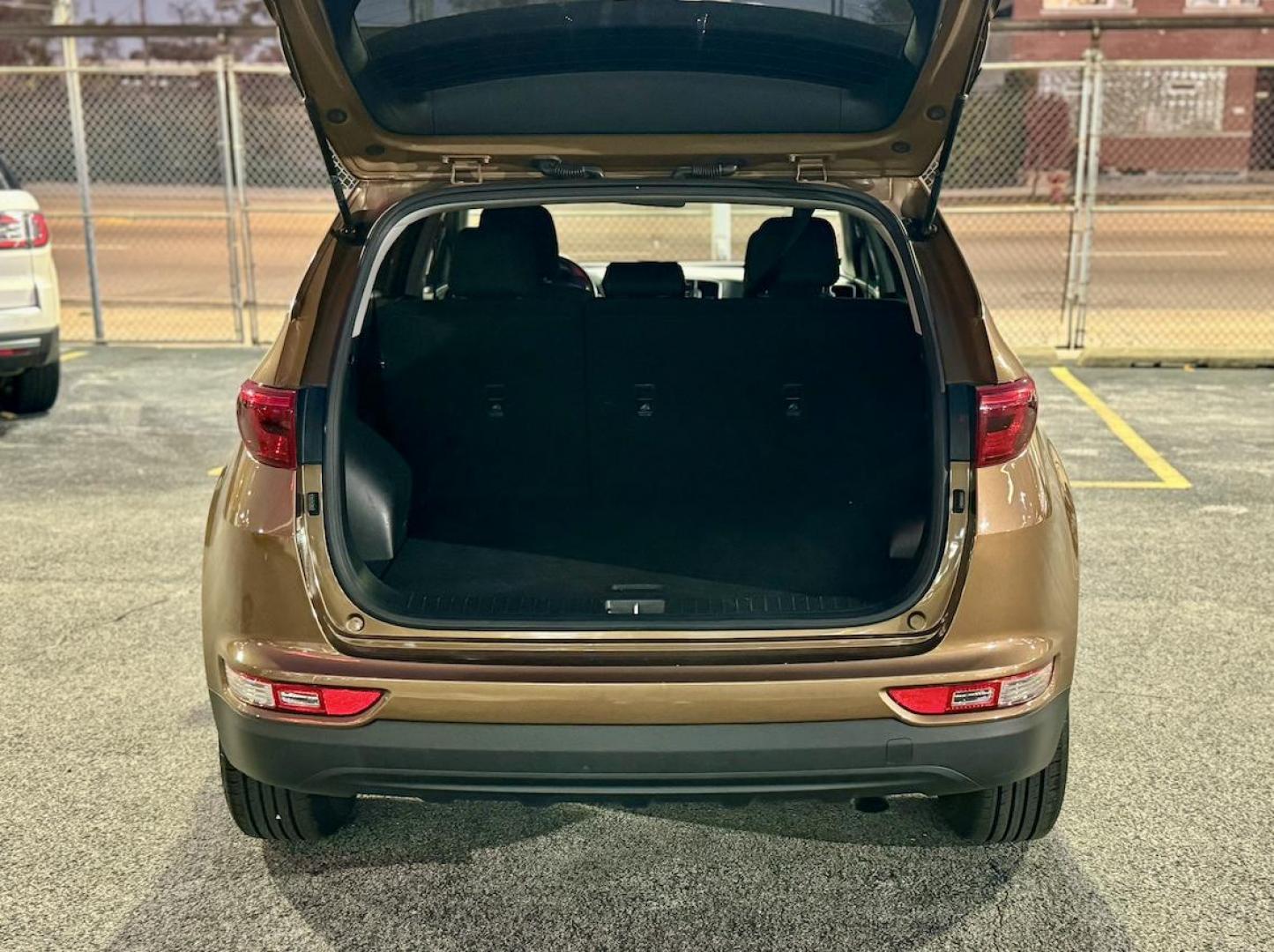 2019 BROWN Kia Sportage LX FWD (KNDPM3AC6K7) with an 2.4L V6 DOHC 24V engine, 6A transmission, located at 7600 S Western Ave., Chicago, IL, 60620, (773) 918-3980, 0.000000, 0.000000 - Photo#4