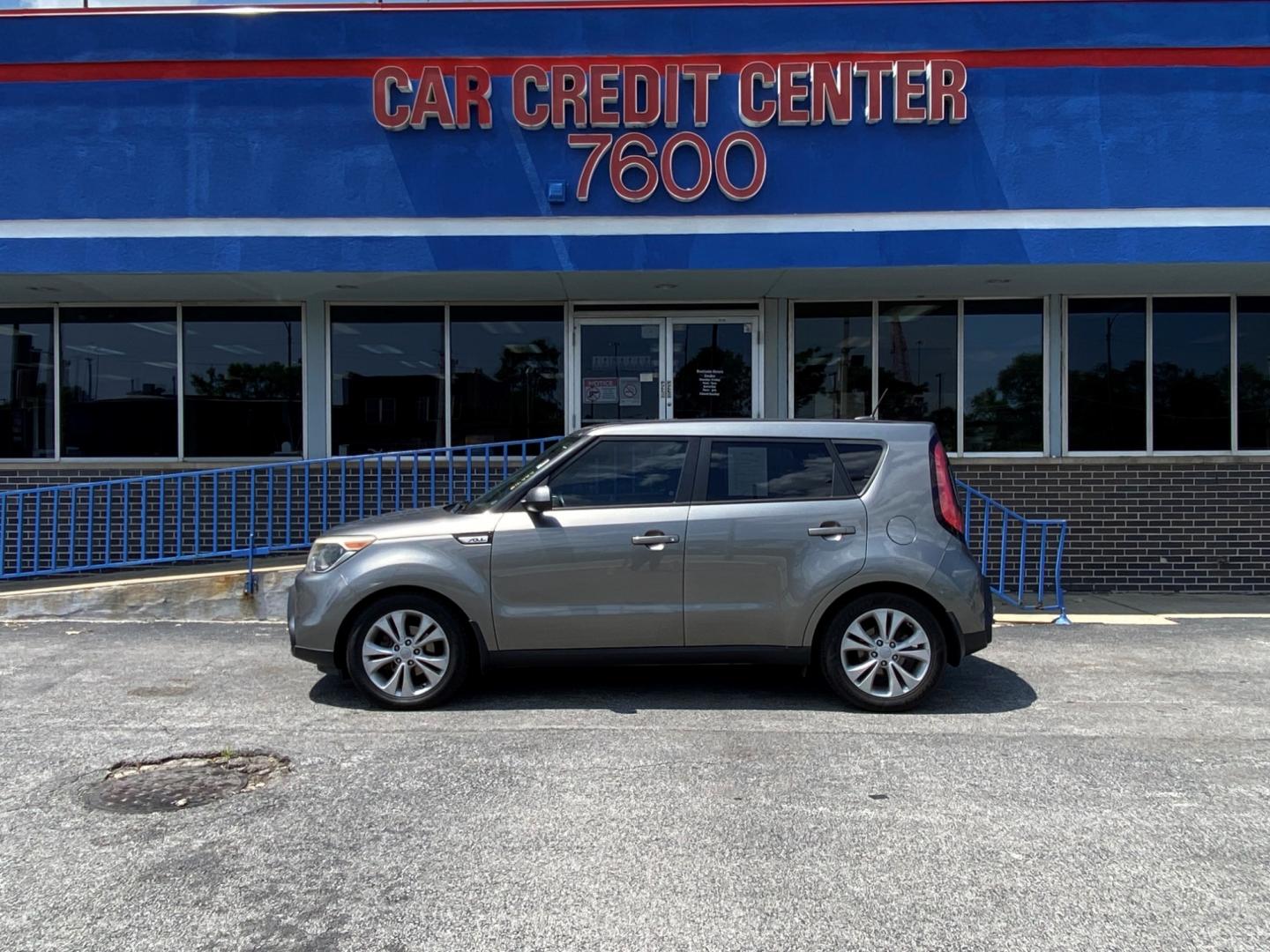 2015 GRAY Kia Soul + (KNDJP3A58F7) with an 2.0L L4 DOHC 16V engine, 6-Speed Automatic transmission, located at 7600 S Western Ave., Chicago, IL, 60620, (773) 918-3980, 0.000000, 0.000000 - Photo#0