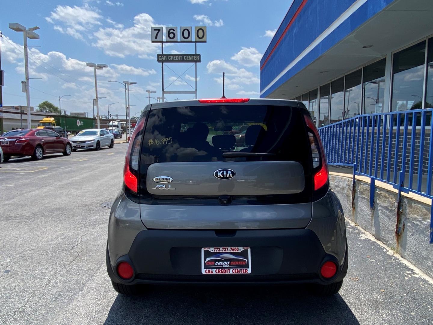 2015 GRAY Kia Soul + (KNDJP3A58F7) with an 2.0L L4 DOHC 16V engine, 6-Speed Automatic transmission, located at 7600 S Western Ave., Chicago, IL, 60620, (773) 918-3980, 0.000000, 0.000000 - Photo#2