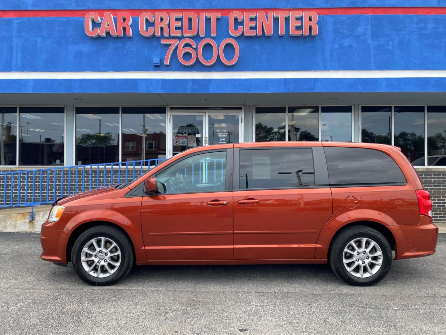 2012 ORANGE Dodge Grand Caravan R/T (2C4RDGEG7CR) with an 3.6L V6 DOHC 24V engine, 6-Speed Automatic transmission, located at 7600 S Western Ave., Chicago, IL, 60620, (773) 918-3980, 0.000000, 0.000000 - Photo#0