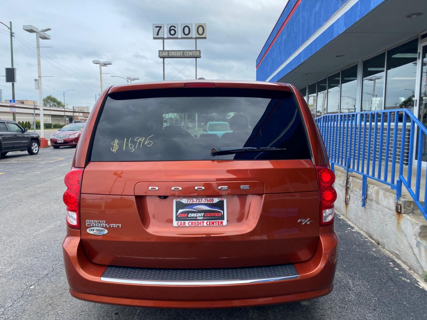 2012 ORANGE Dodge Grand Caravan R/T (2C4RDGEG7CR) with an 3.6L V6 DOHC 24V engine, 6-Speed Automatic transmission, located at 7600 S Western Ave., Chicago, IL, 60620, (773) 918-3980, 0.000000, 0.000000 - Photo#2