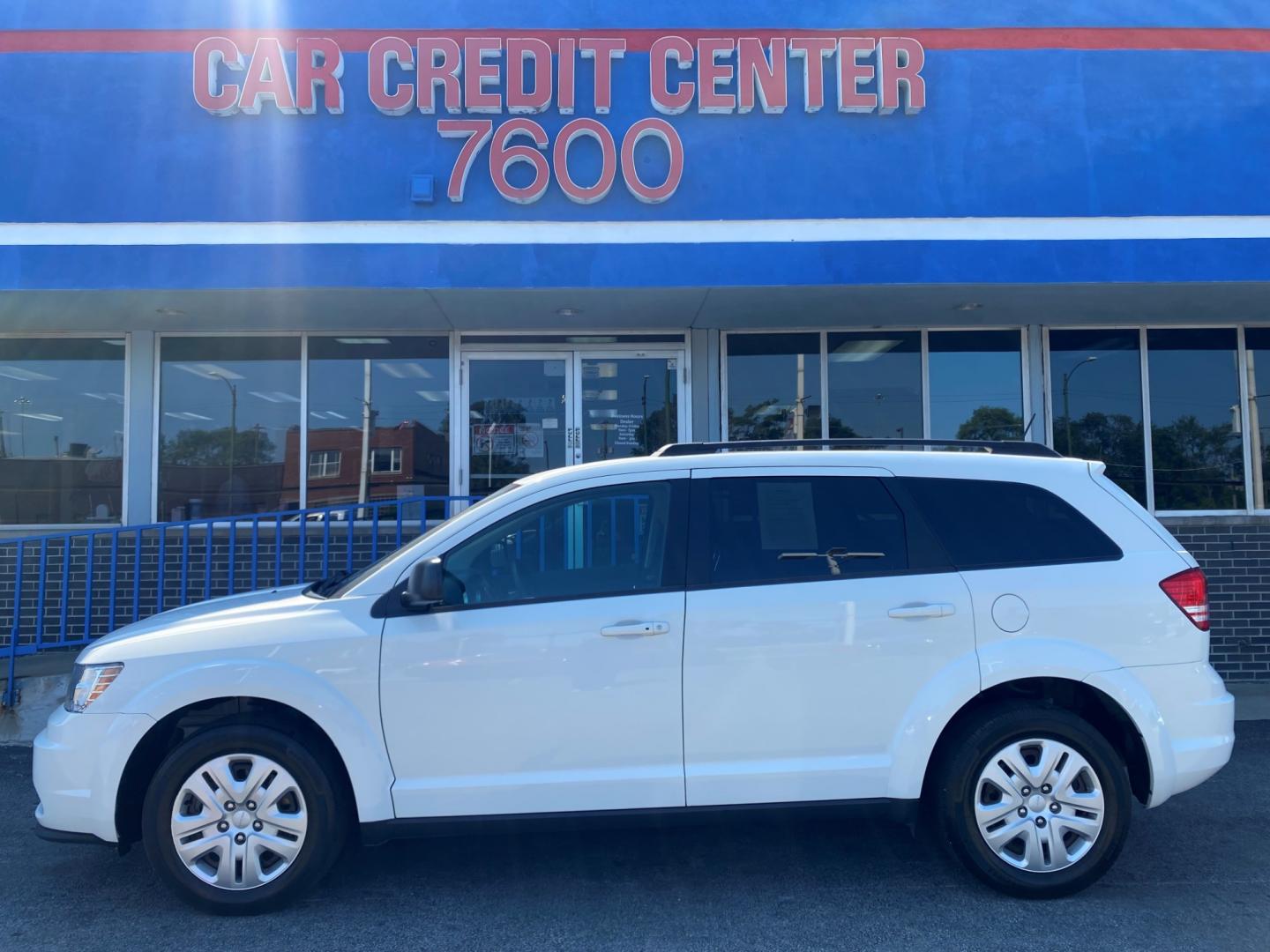 2018 WHITE Dodge Journey SE (3C4PDCAB4JT) with an 2.4L L4 DOHC 16V engine, 4A transmission, located at 7600 S Western Ave., Chicago, IL, 60620, (773) 918-3980, 0.000000, 0.000000 - Photo#0