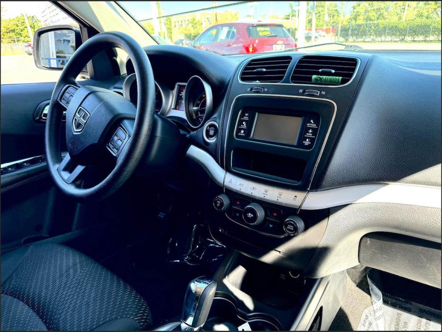 2018 WHITE Dodge Journey SE (3C4PDCAB4JT) with an 2.4L L4 DOHC 16V engine, 4A transmission, located at 7600 S Western Ave., Chicago, IL, 60620, (773) 918-3980, 0.000000, 0.000000 - Photo#5