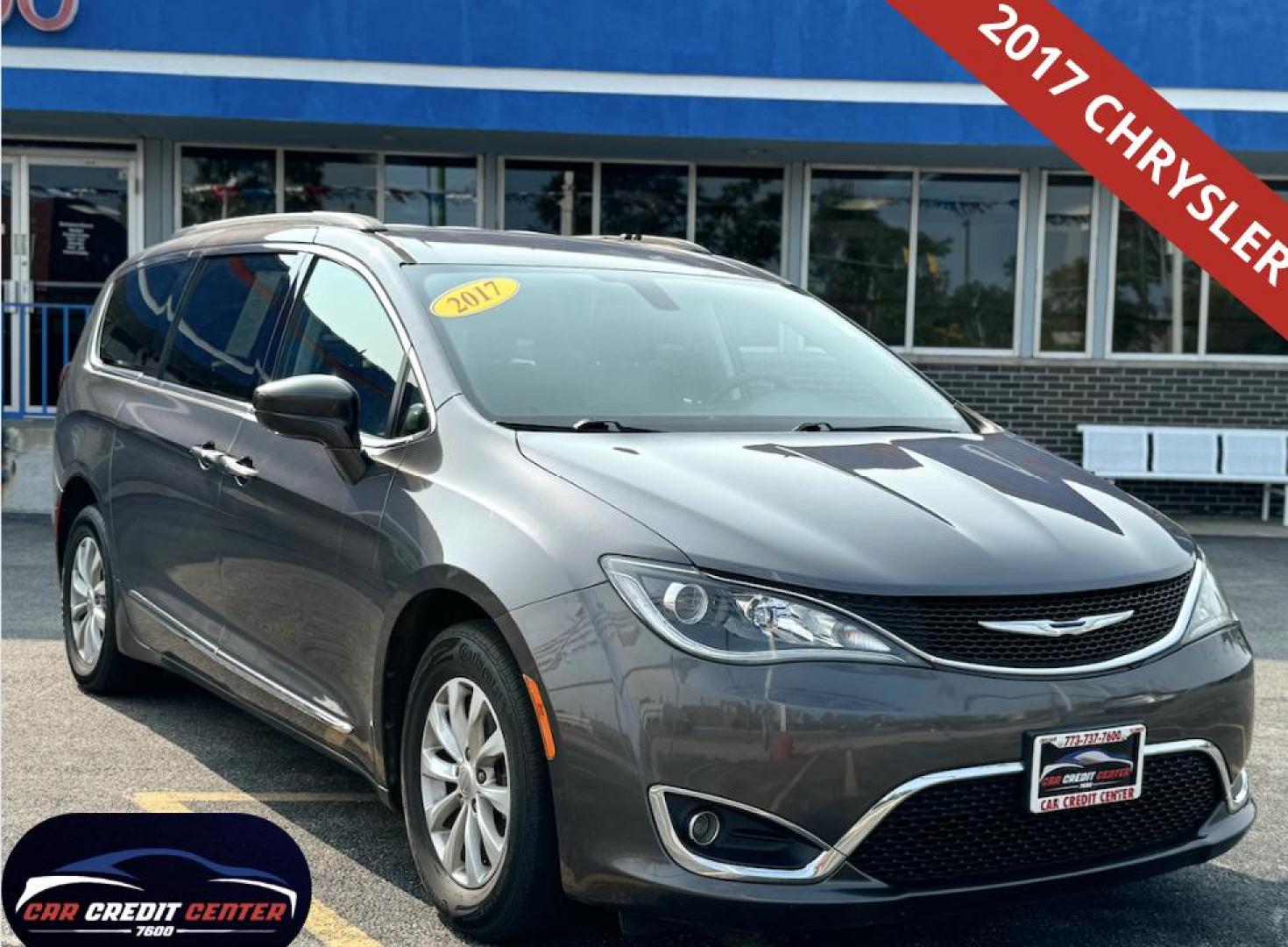 2017 GRAY Chrysler Pacifica Touring (2C4RC1BG2HR) with an 3.6L V6 DOHC 24V engine, 6A transmission, located at 7600 S Western Ave., Chicago, IL, 60620, (773) 918-3980, 0.000000, 0.000000 - Photo#0