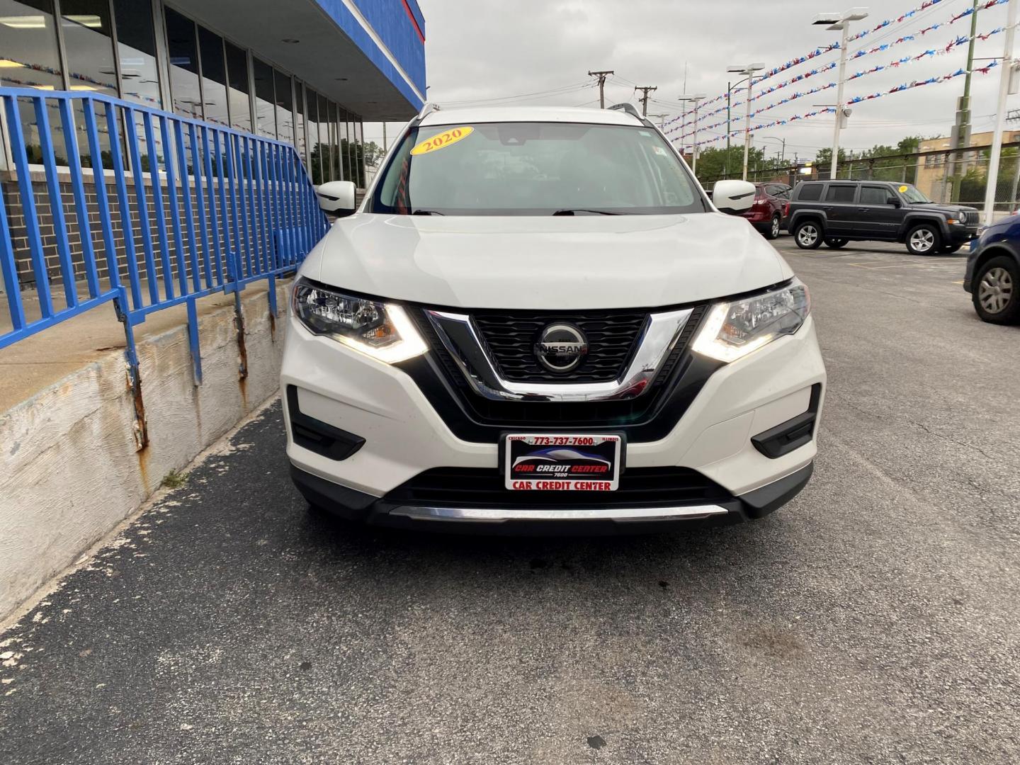 2020 WHITE Nissan Rogue SL FWD (KNMAT2MT2LP) with an 2.5L L4 DOHC 16V engine, CVT transmission, located at 7600 S Western Ave., Chicago, IL, 60620, (773) 918-3980, 0.000000, 0.000000 - Photo#1