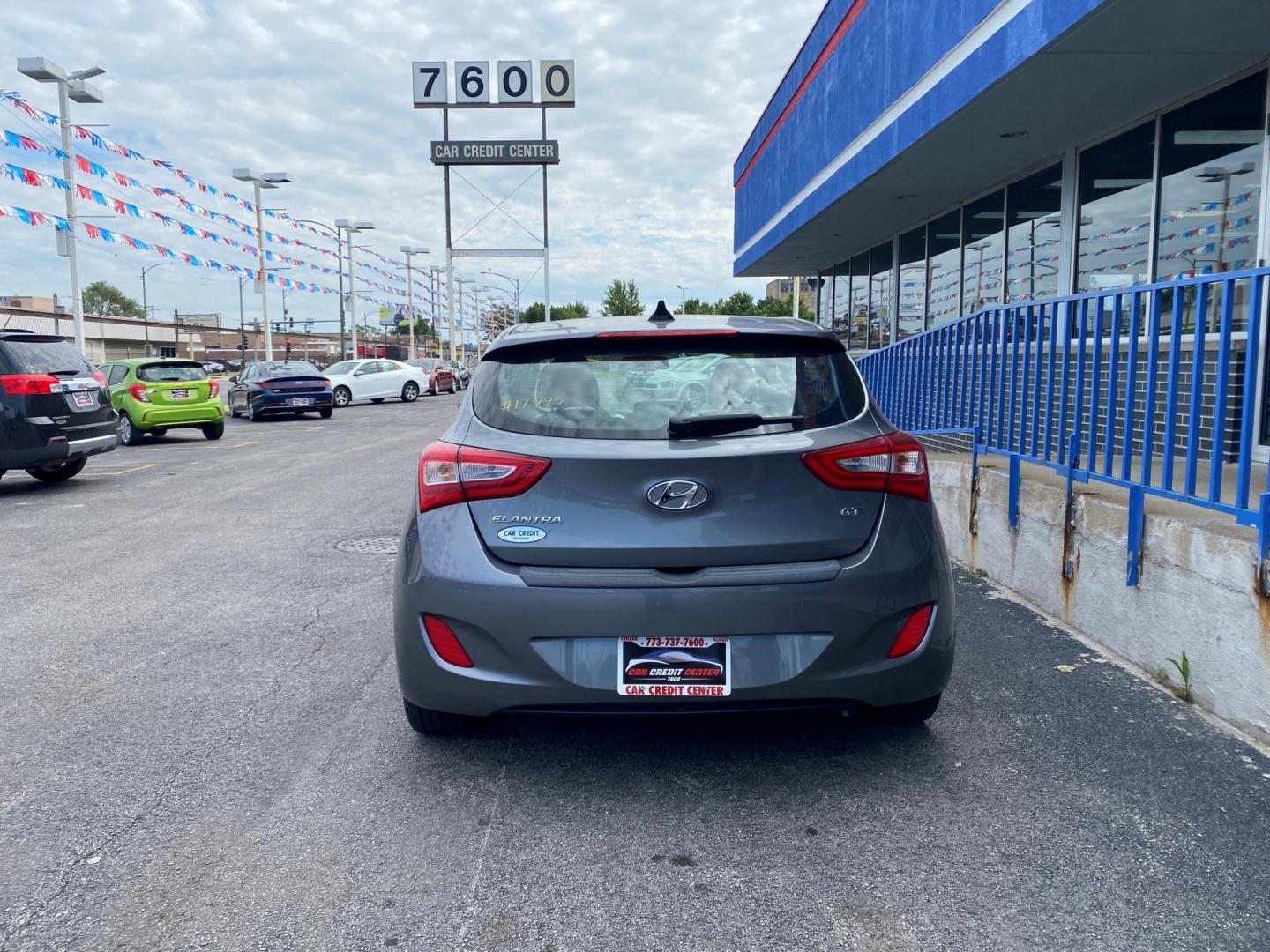 2016 GRAY Hyundai Elantra GT A/T (KMHD35LH9GU) with an 2.0L L4 16V DOHC engine, 6A transmission, located at 7600 S Western Ave., Chicago, IL, 60620, (773) 918-3980, 0.000000, 0.000000 - Photo#2