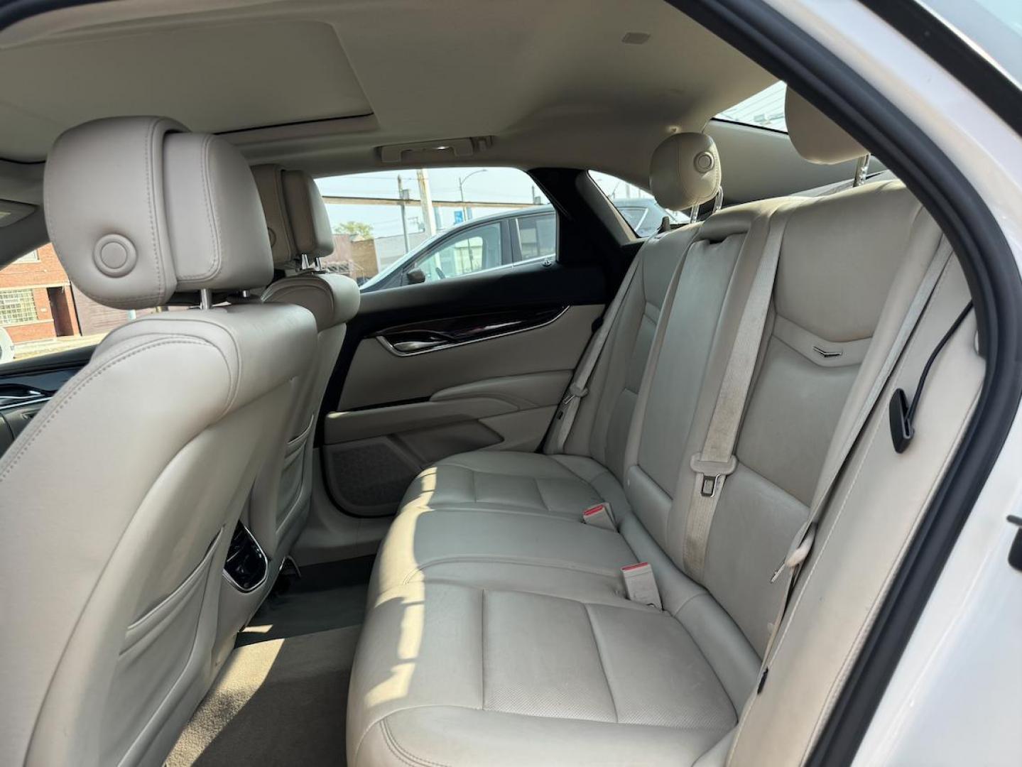 2014 WHITE Cadillac XTS Luxury FWD (2G61M5S36E9) with an 3.6L V6 DOHC 24V engine, 6-Speed Automatic transmission, located at 7600 S Western Ave., Chicago, IL, 60620, (773) 918-3980, 0.000000, 0.000000 - Photo#10