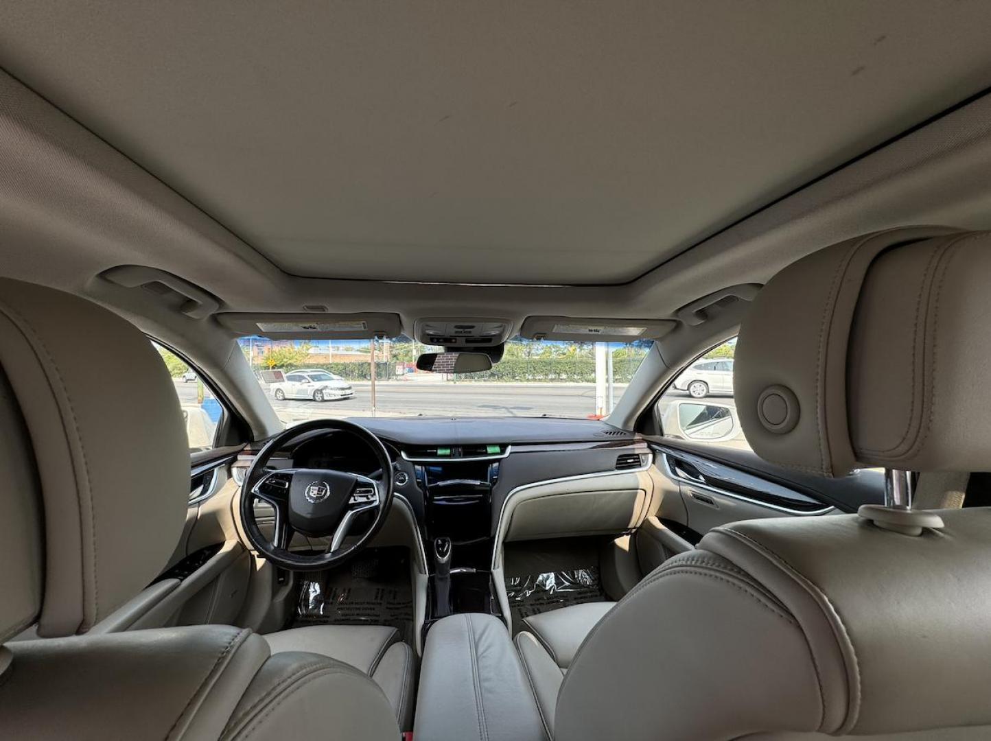 2014 WHITE Cadillac XTS Luxury FWD (2G61M5S36E9) with an 3.6L V6 DOHC 24V engine, 6-Speed Automatic transmission, located at 7600 S Western Ave., Chicago, IL, 60620, (773) 918-3980, 0.000000, 0.000000 - Photo#8