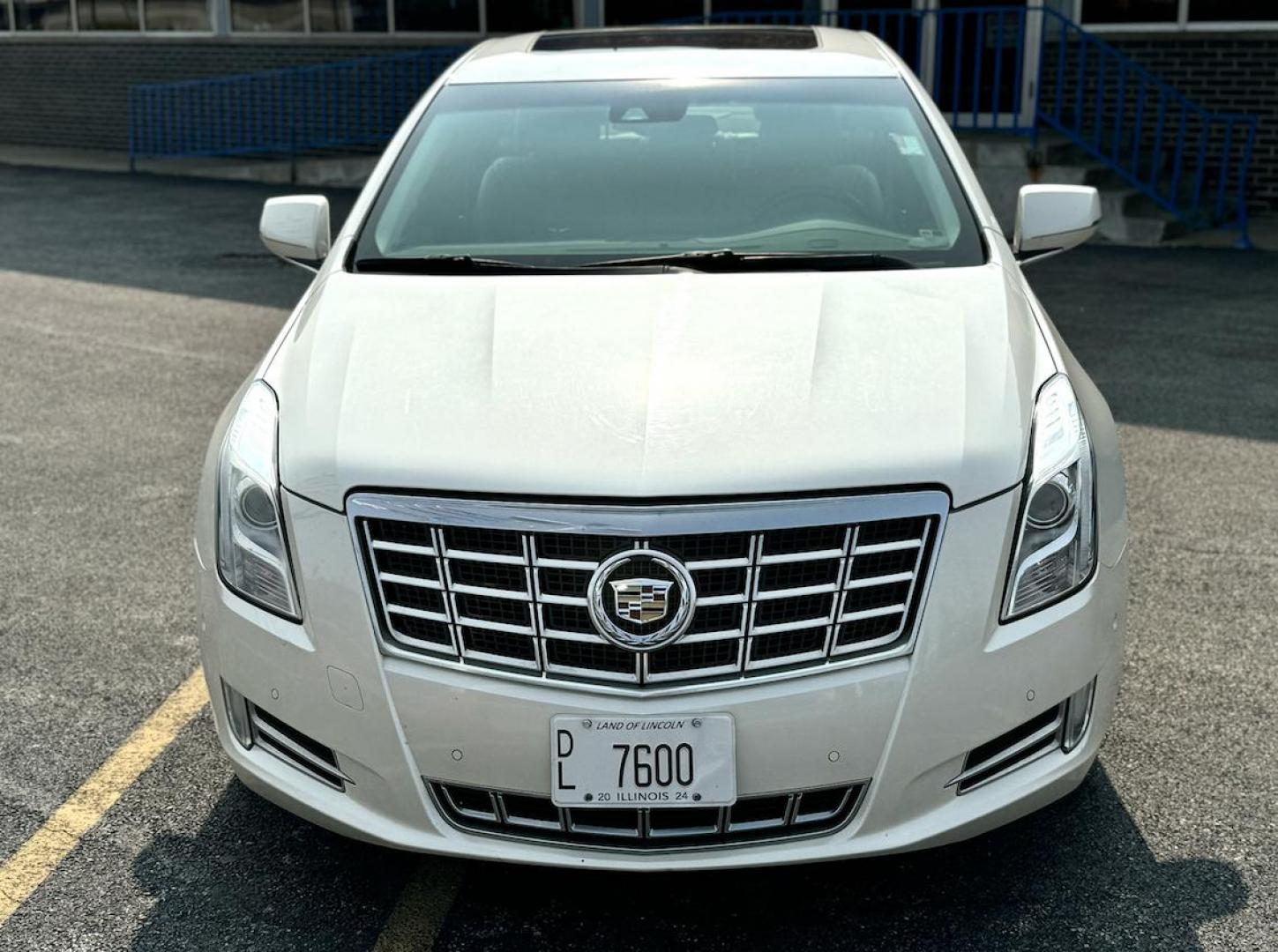 2014 WHITE Cadillac XTS Luxury FWD (2G61M5S36E9) with an 3.6L V6 DOHC 24V engine, 6-Speed Automatic transmission, located at 7600 S Western Ave., Chicago, IL, 60620, (773) 918-3980, 0.000000, 0.000000 - Photo#2