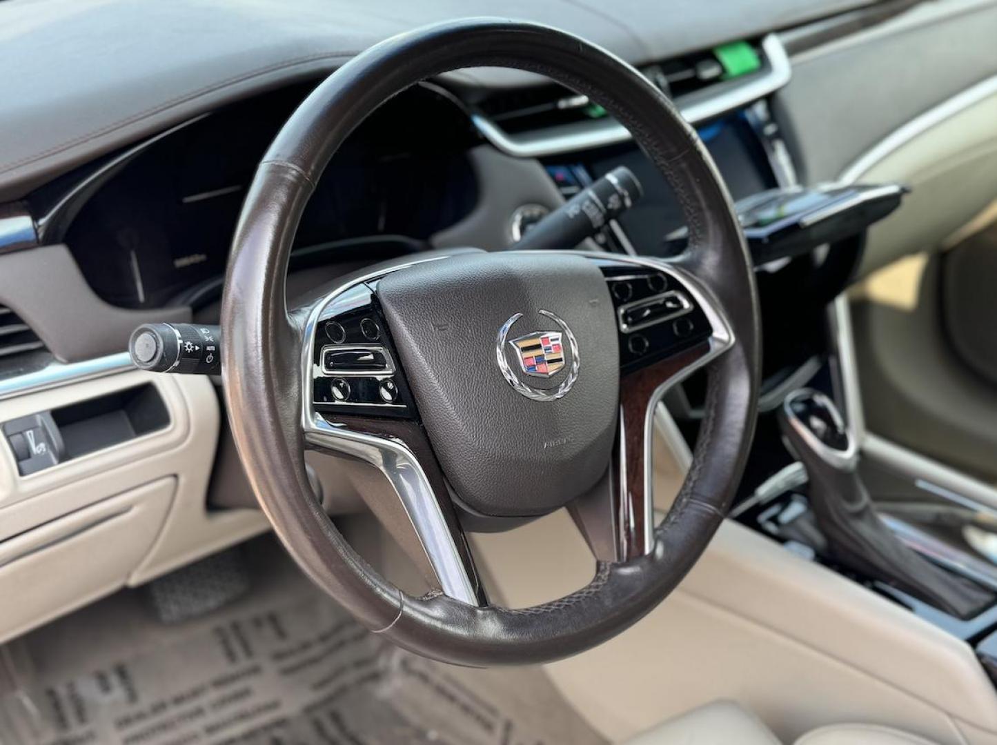 2014 WHITE Cadillac XTS Luxury FWD (2G61M5S36E9) with an 3.6L V6 DOHC 24V engine, 6-Speed Automatic transmission, located at 7600 S Western Ave., Chicago, IL, 60620, (773) 918-3980, 0.000000, 0.000000 - Photo#5