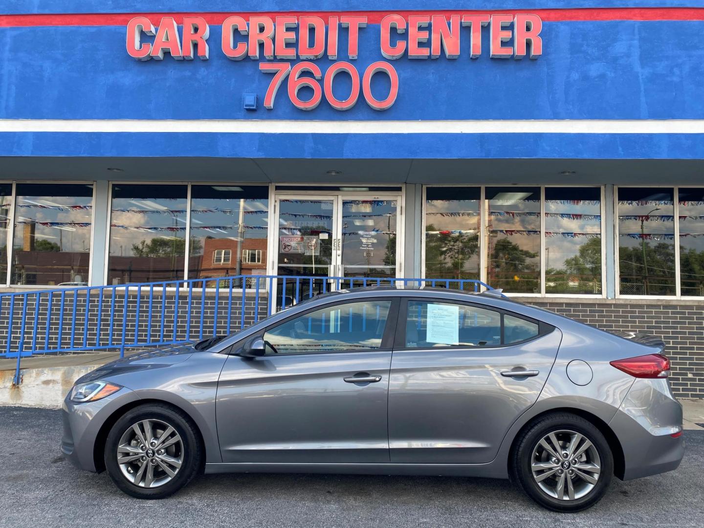 2018 GRAY Hyundai Elantra Limited (5NPD84LF0JH) with an 1.8L L4 DOHC 16V engine, 6A transmission, located at 7600 S Western Ave., Chicago, IL, 60620, (773) 918-3980, 0.000000, 0.000000 - Photo#0