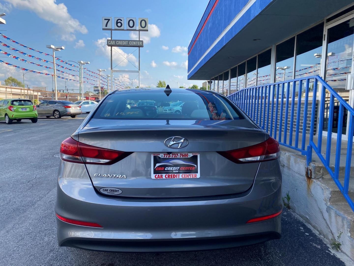 2018 GRAY Hyundai Elantra Limited (5NPD84LF0JH) with an 1.8L L4 DOHC 16V engine, 6A transmission, located at 7600 S Western Ave., Chicago, IL, 60620, (773) 918-3980, 0.000000, 0.000000 - Photo#2