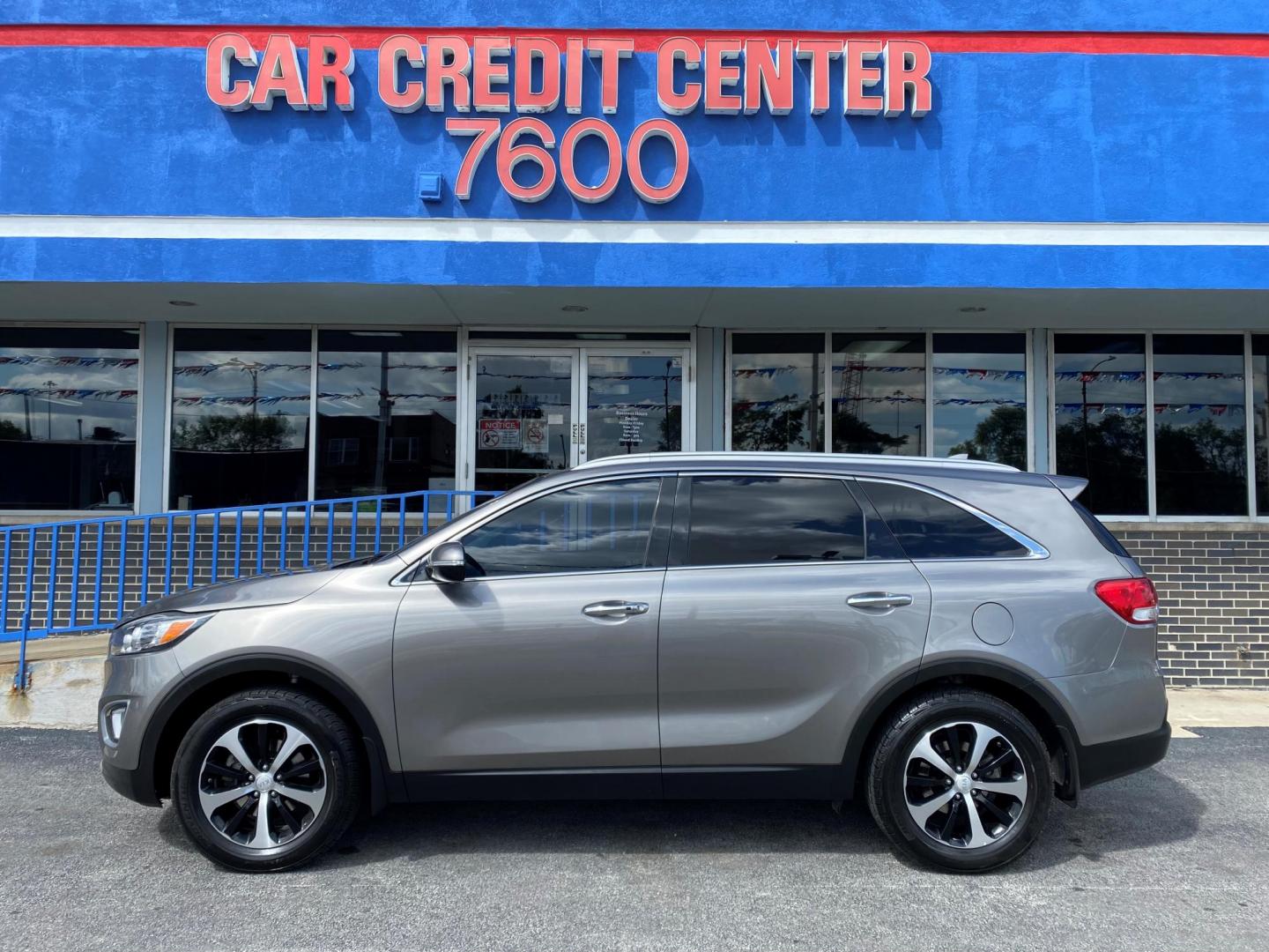 2017 GRAY Kia Sorento EX 2WD (5XYPH4A13HG) with an 2.4L L4 DOHC 16V engine, 6A transmission, located at 7600 S Western Ave., Chicago, IL, 60620, (773) 918-3980, 0.000000, 0.000000 - Photo#0