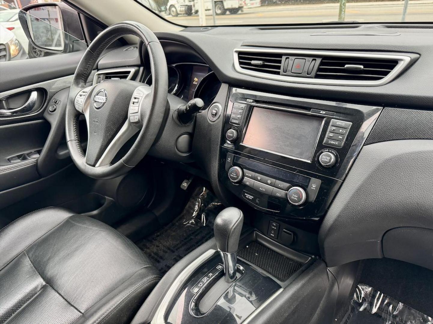 2016 BLCK Nissan Rogue S AWD (5N1AT2MV1GC) with an 2.5L L4 DOHC 16V engine, CVT transmission, located at 7600 S Western Ave., Chicago, IL, 60620, (773) 918-3980, 0.000000, 0.000000 - Photo#8