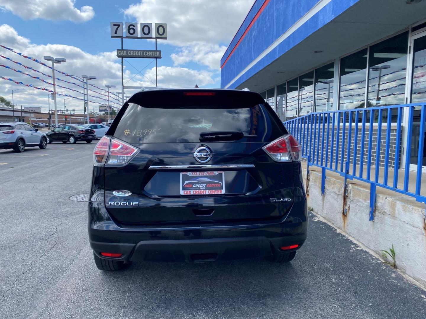 2016 BLCK Nissan Rogue S AWD (5N1AT2MV1GC) with an 2.5L L4 DOHC 16V engine, CVT transmission, located at 7600 S Western Ave., Chicago, IL, 60620, (773) 918-3980, 0.000000, 0.000000 - Photo#2