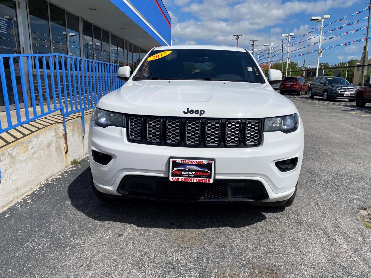 2017 WHITE Jeep Grand Cherokee Laredo 4WD (1C4RJFAG2HC) with an 3.6L V6 DOHC 24V engine, 8A transmission, located at 7600 S Western Ave., Chicago, IL, 60620, (773) 918-3980, 0.000000, 0.000000 - Photo#1