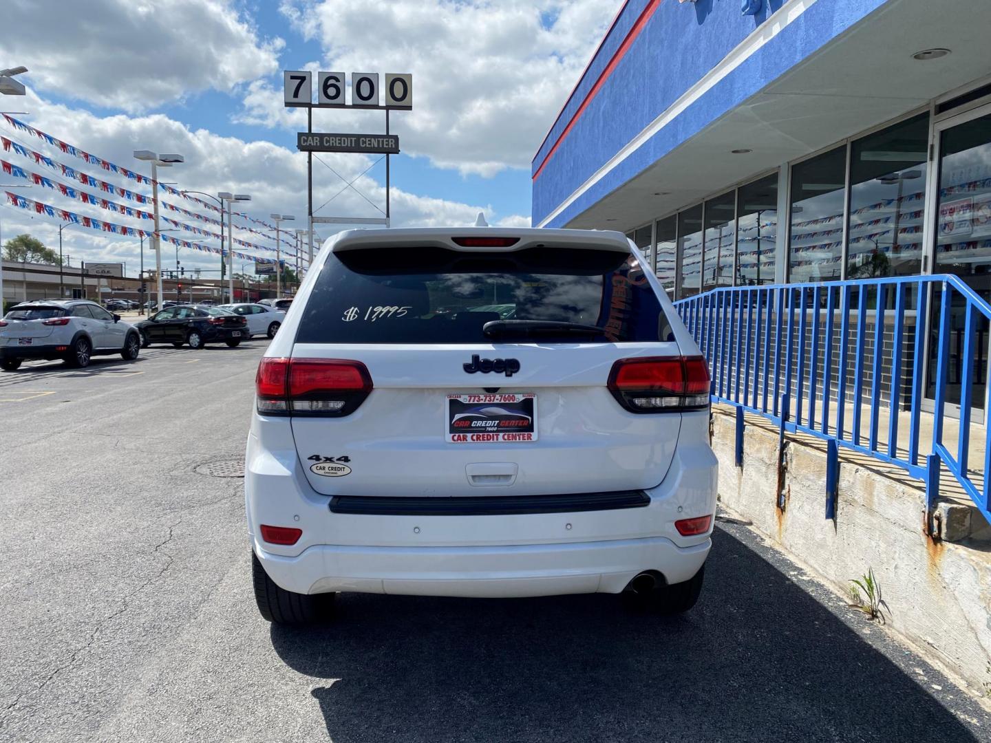 2017 WHITE Jeep Grand Cherokee Laredo 4WD (1C4RJFAG2HC) with an 3.6L V6 DOHC 24V engine, 8A transmission, located at 7600 S Western Ave., Chicago, IL, 60620, (773) 918-3980, 0.000000, 0.000000 - Photo#2