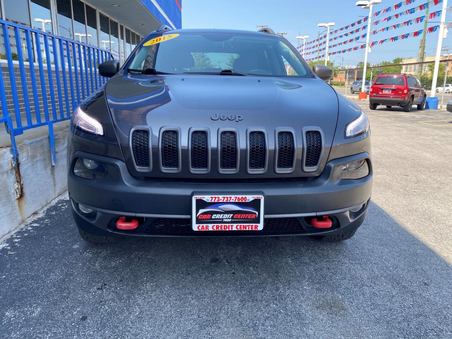 2015 GRAY Jeep Cherokee Trailhawk 4WD (1C4PJMBS7FW) with an 3.2L V6 DOHC 24V engine, 9-Speed Automatic transmission, located at 7600 S Western Ave., Chicago, IL, 60620, (773) 918-3980, 0.000000, 0.000000 - Photo#1