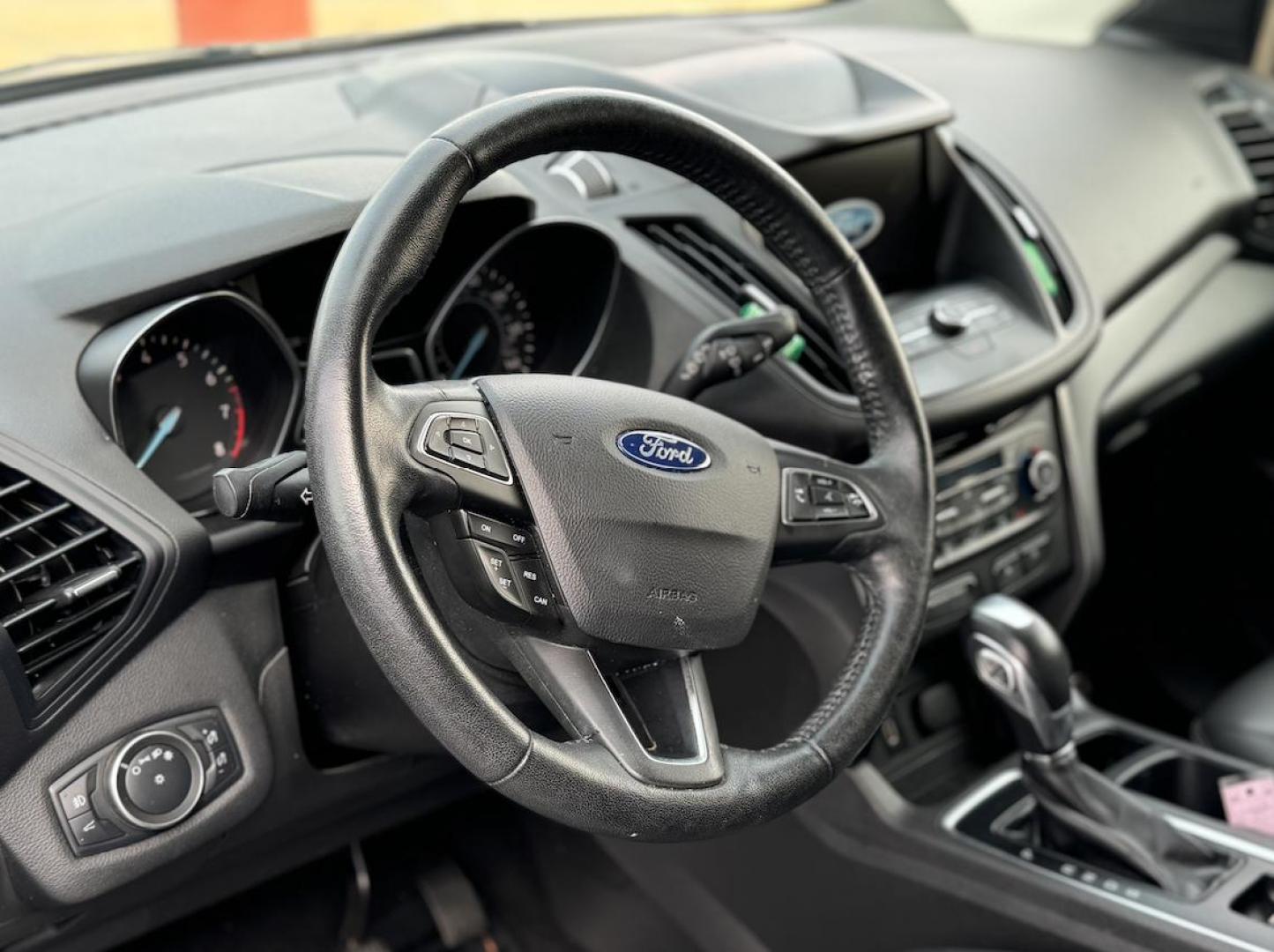 2019 GRAY Ford Escape SEL 4WD (1FMCU9HD9KU) with an 1.5L L4 DOHC 16V engine, 6A transmission, located at 7600 S Western Ave., Chicago, IL, 60620, (773) 918-3980, 0.000000, 0.000000 - Photo#5