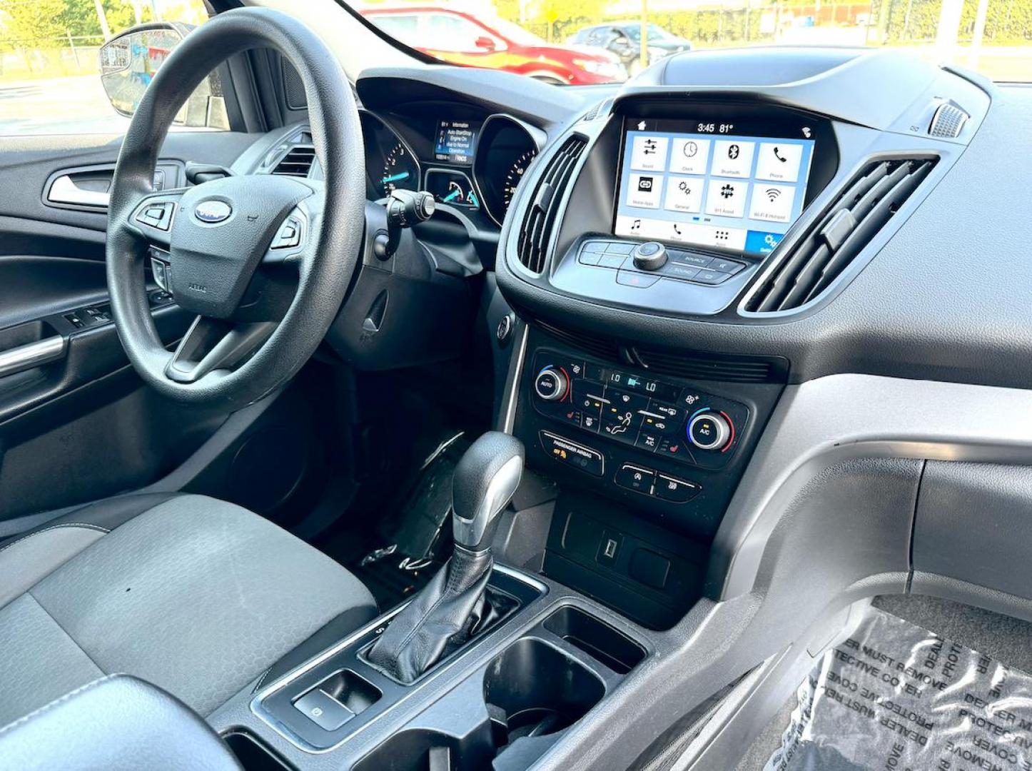 2019 BLACK Ford Escape SE FWD (1FMCU0GDXKU) with an 1.5L L4 DOHC 16V engine, 6A transmission, located at 7600 S Western Ave., Chicago, IL, 60620, (773) 918-3980, 0.000000, 0.000000 - Photo#6