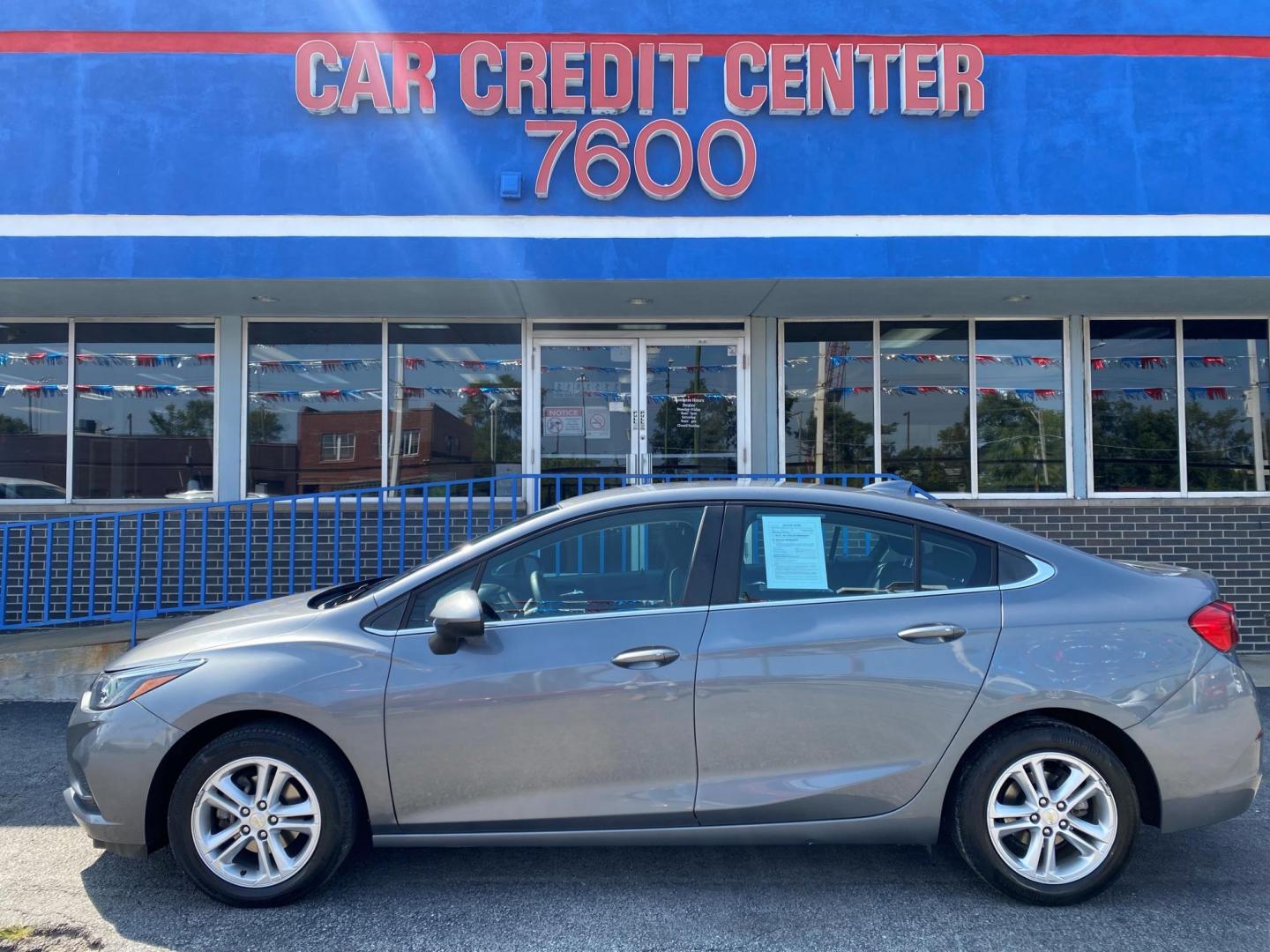 2018 GRAY Chevrolet Cruze LT Auto (1G1BE5SM5J7) with an 1.4L L4 DOHC 16V TURBO engine, 6A transmission, located at 7600 S Western Ave., Chicago, IL, 60620, (773) 918-3980, 0.000000, 0.000000 - Photo#0