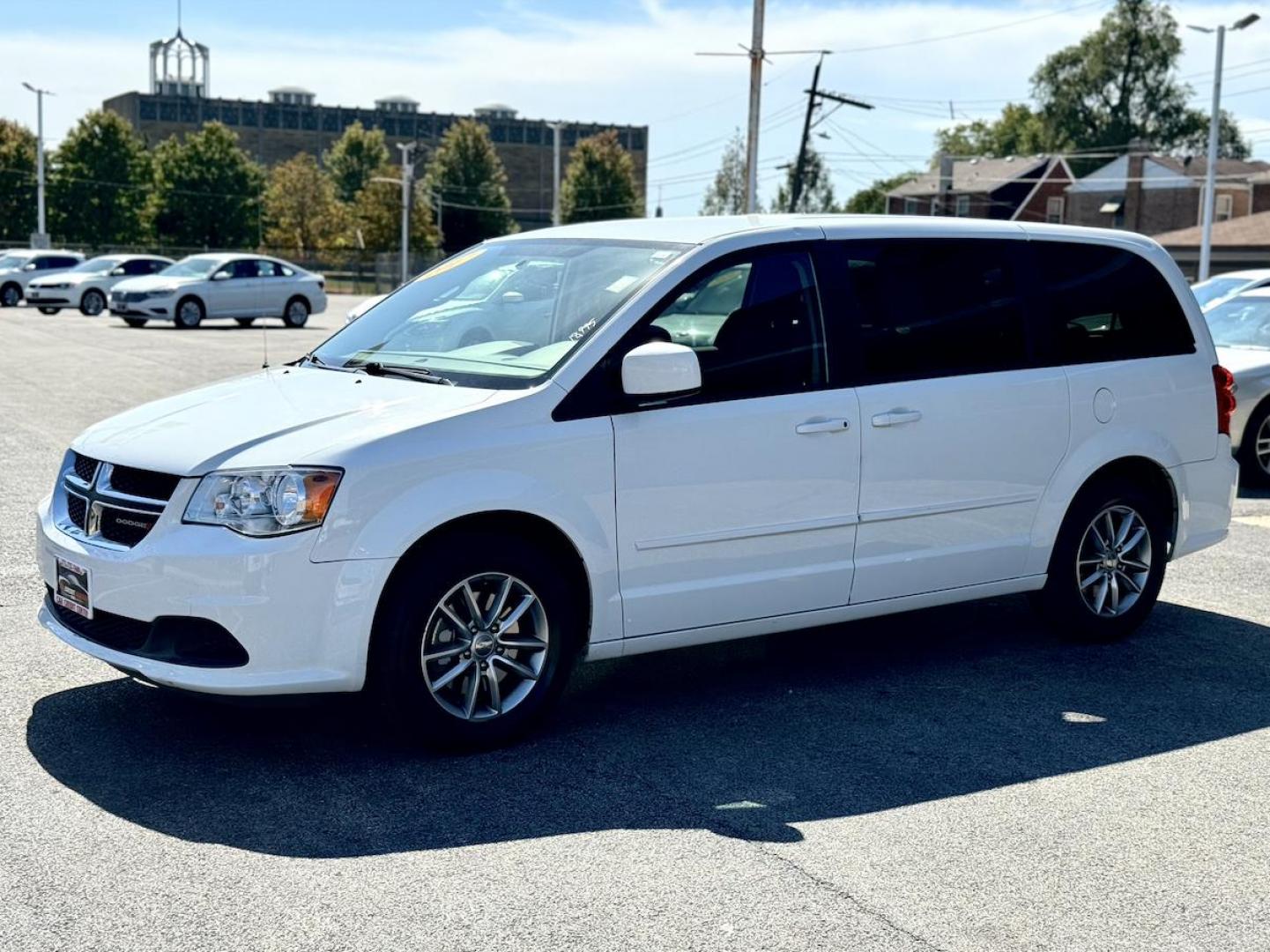 2017 WHITE Dodge Grand Caravan SE (2C4RDGBG3HR) with an 3.6L V6 DOHC 24V engine, 6A transmission, located at 7600 S Western Ave., Chicago, IL, 60620, (773) 918-3980, 0.000000, 0.000000 - Photo#2