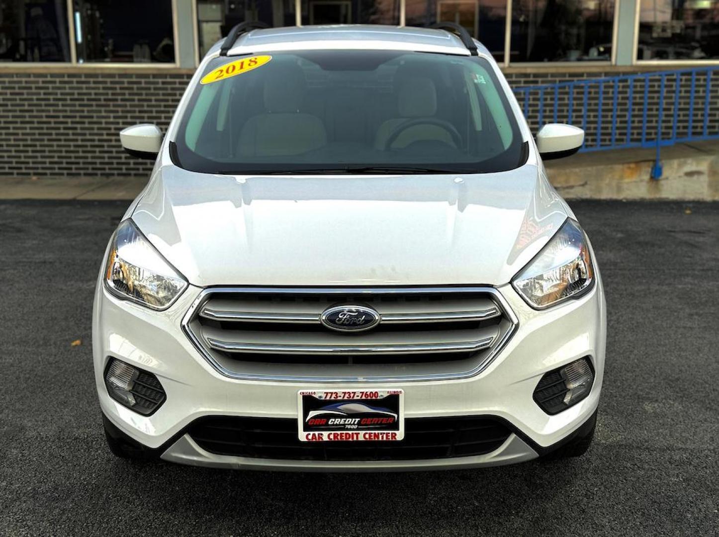 2018 WHITE Ford Escape SE FWD (1FMCU0GD2JU) with an 1.5L L4 DOHC 16V engine, 6A transmission, located at 7600 S Western Ave., Chicago, IL, 60620, (773) 918-3980, 0.000000, 0.000000 - Photo#1