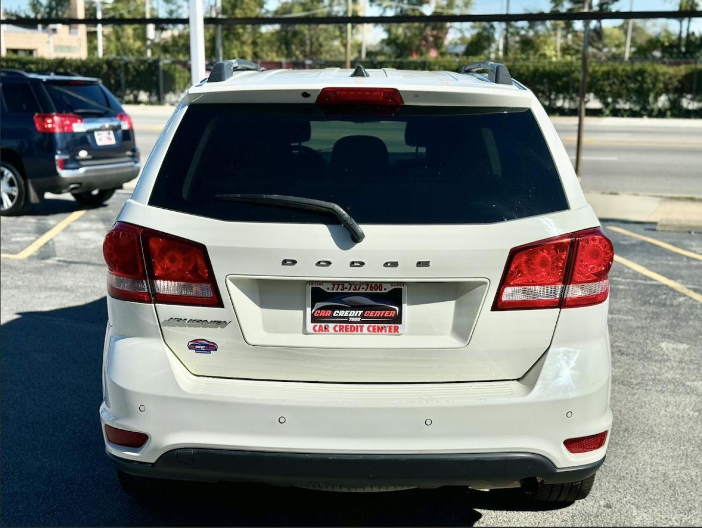 2019 WHITE Dodge Journey SE (3C4PDCBB3KT) with an 2.4L L6 DOHC 16V engine, 4A transmission, located at 7600 S Western Ave., Chicago, IL, 60620, (773) 918-3980, 0.000000, 0.000000 - Photo#3