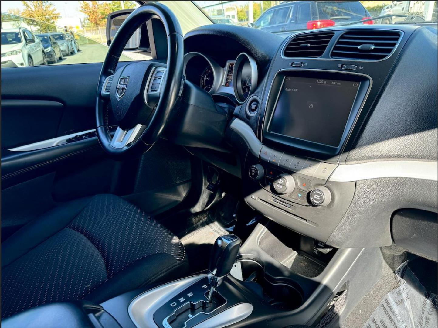 2019 WHITE Dodge Journey SE (3C4PDCBB3KT) with an 2.4L L6 DOHC 16V engine, 4A transmission, located at 7600 S Western Ave., Chicago, IL, 60620, (773) 918-3980, 0.000000, 0.000000 - Photo#4