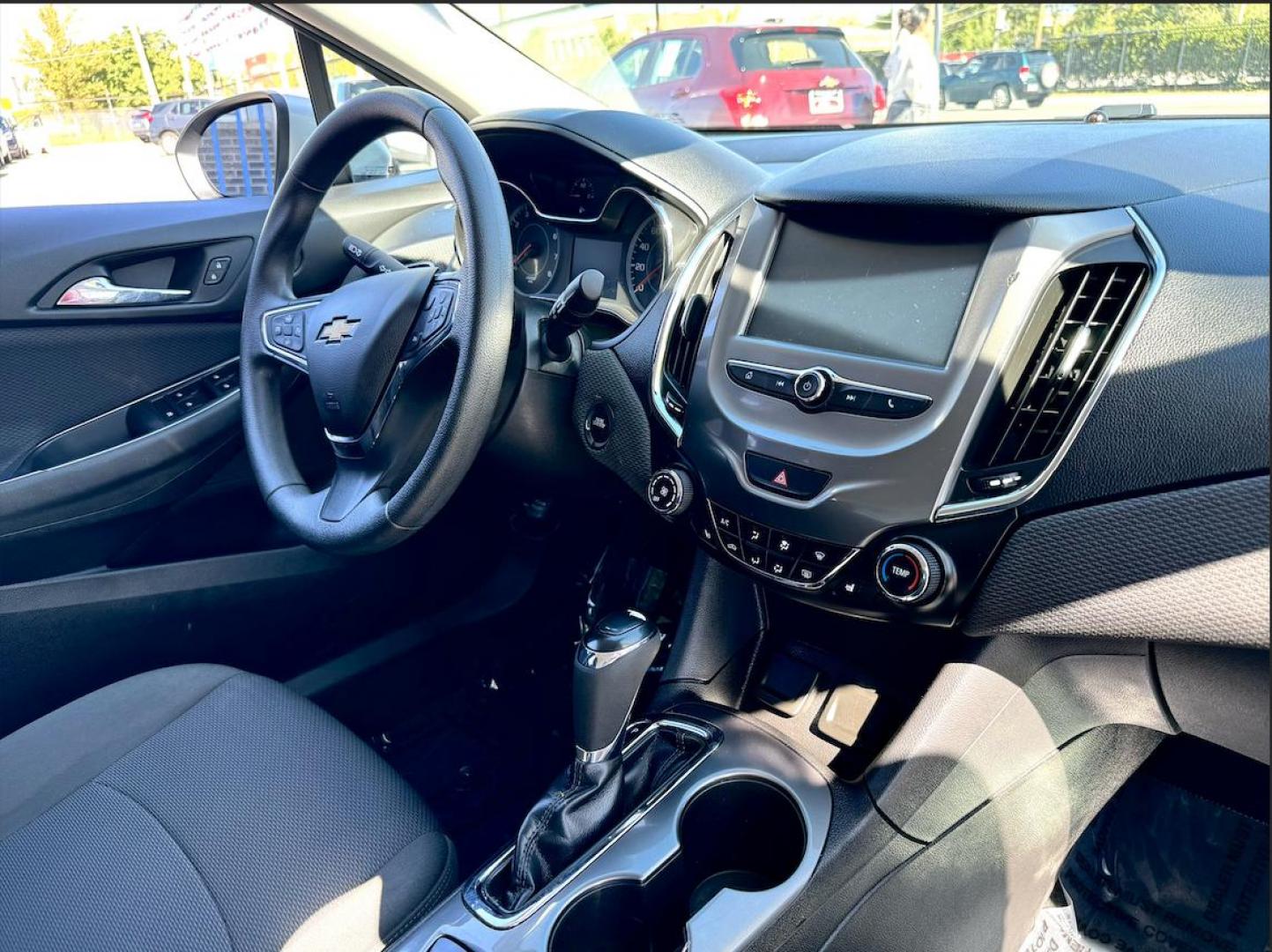 2017 SILVER Chevrolet Cruze LT Auto (3G1BE5SMXHS) with an 1.4L L4 DOHC 16V TURBO engine, 6A transmission, located at 7600 S Western Ave., Chicago, IL, 60620, (773) 918-3980, 0.000000, 0.000000 - Photo#7