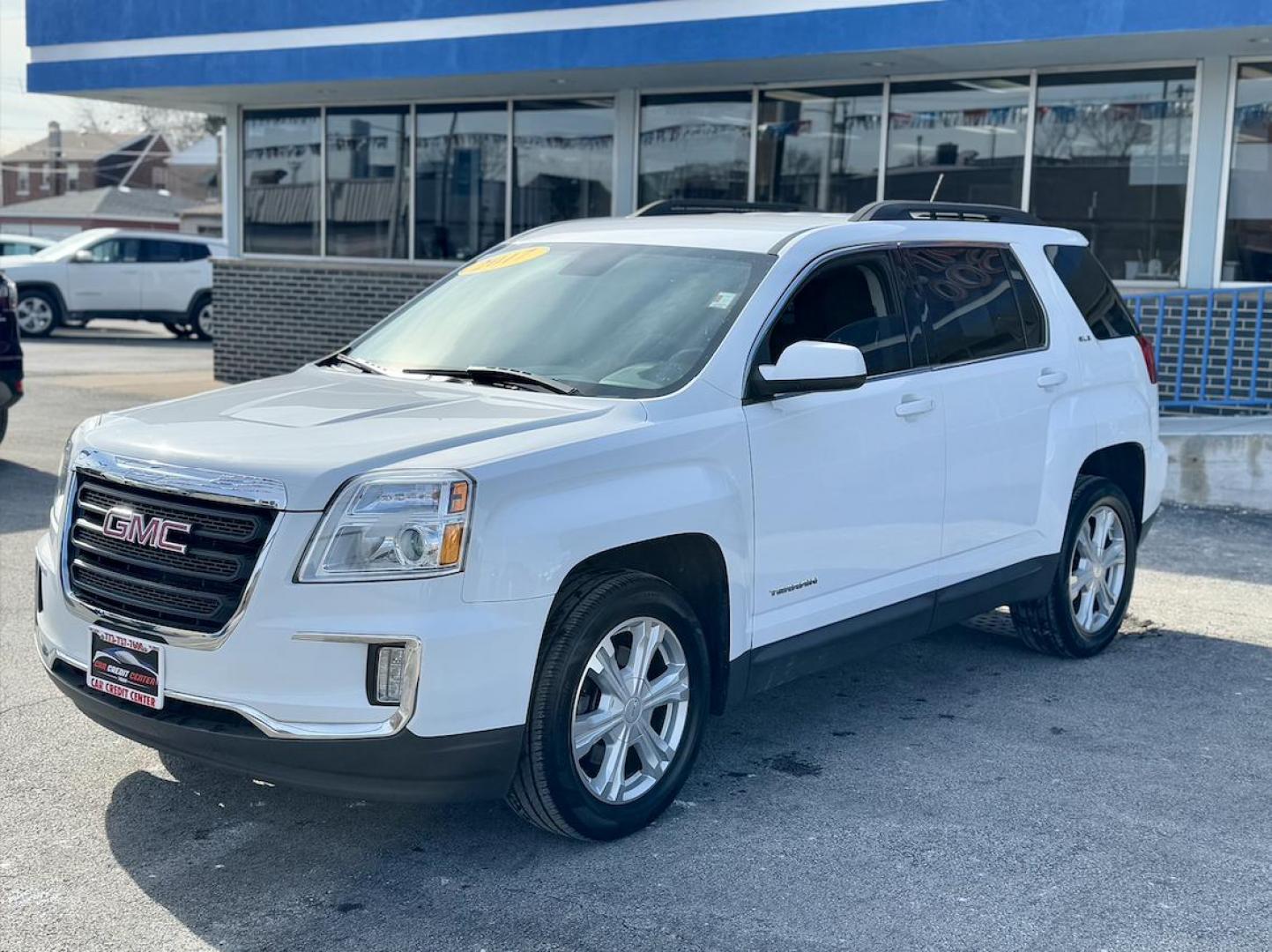 2017 WHITE GMC Terrain SLE2 FWD (2GKALNEK7H6) with an 2.4L L4 DOHC 16V engine, 6A transmission, located at 7600 S Western Ave., Chicago, IL, 60620, (773) 918-3980, 0.000000, 0.000000 - Photo#2