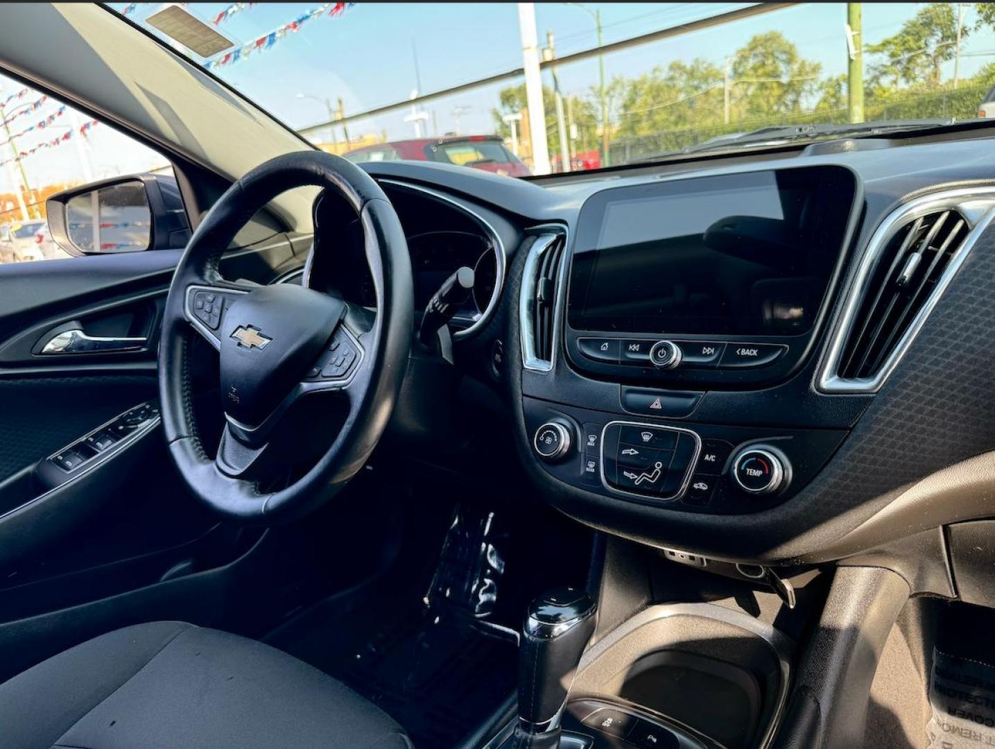 2018 GRAY Chevrolet Malibu LT (1G1ZD5ST1JF) with an 1.5L L4 DOHC 16V engine, 6A transmission, located at 7600 S Western Ave., Chicago, IL, 60620, (773) 918-3980, 0.000000, 0.000000 - Photo#6