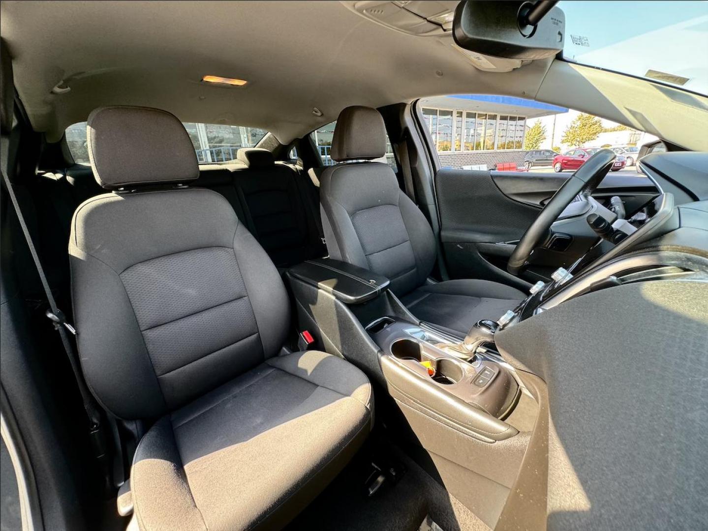 2018 GRAY Chevrolet Malibu LT (1G1ZD5ST1JF) with an 1.5L L4 DOHC 16V engine, 6A transmission, located at 7600 S Western Ave., Chicago, IL, 60620, (773) 918-3980, 0.000000, 0.000000 - Photo#8