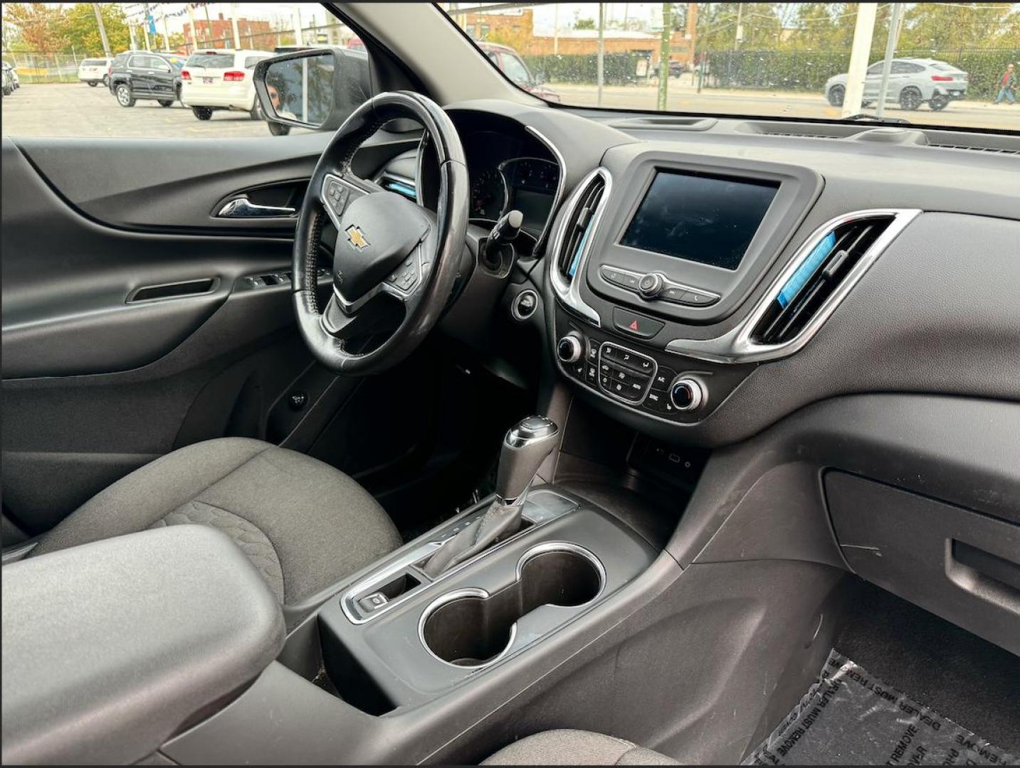 2020 GRAY Chevrolet Equinox LT 2WD (3GNAXKEV6LL) with an 1.5L L4 DIR DOHC 16V TURBO engine, 6A transmission, located at 7600 S Western Ave., Chicago, IL, 60620, (773) 918-3980, 0.000000, 0.000000 - Photo#8