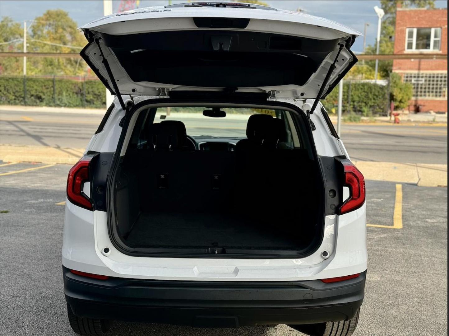 2018 WHITE GMC Terrain SLE (3GKALMEV5JL) with an 1.4L L4 DOHC 16V TURBO engine, 6A transmission, located at 7600 S Western Ave., Chicago, IL, 60620, (773) 918-3980, 0.000000, 0.000000 - Photo#4