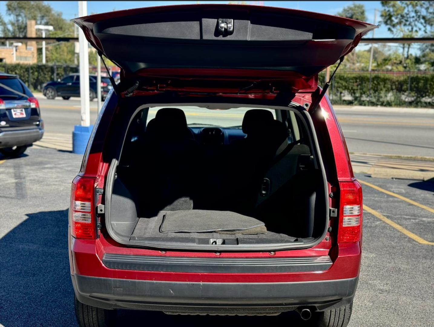 2017 RED Jeep Patriot Sport 2WD (1C4NJPBAXHD) with an 2.0L L4 DOHC 16V engine, located at 7600 S Western Ave., Chicago, IL, 60620, (773) 918-3980, 0.000000, 0.000000 - Photo#4